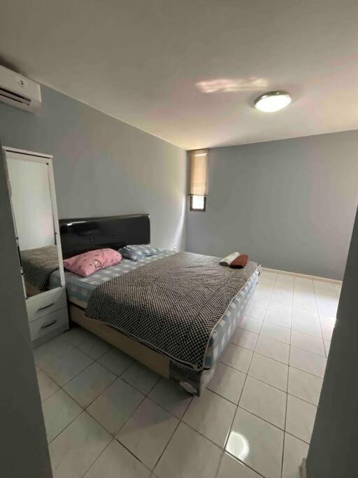 Apartment Wonderful Escape South Jakarta